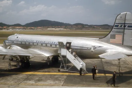 The Clipper Endeavor was about the same size as a Boeing 737.