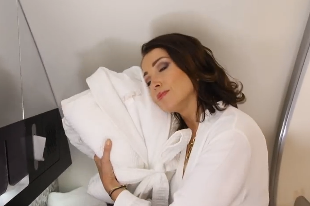Etihad-bathrobe.png