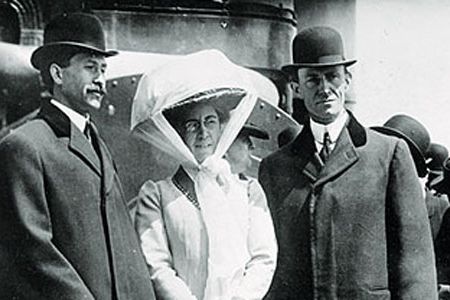 Orville, Katharine, and Wilbur Wright return from England in 1909.