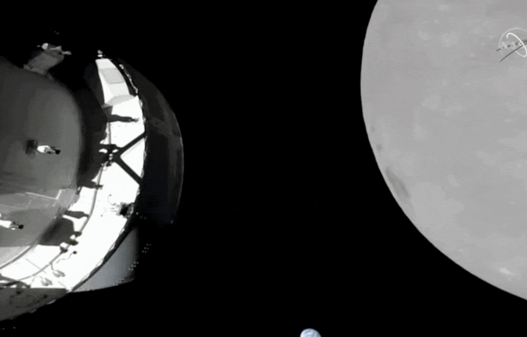 Orion approaches moon