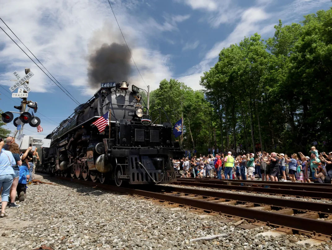 Crowds in Silver Springs, New York