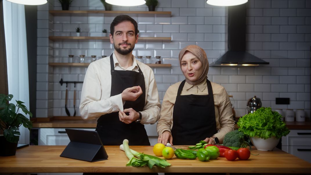 Cooking class in a home