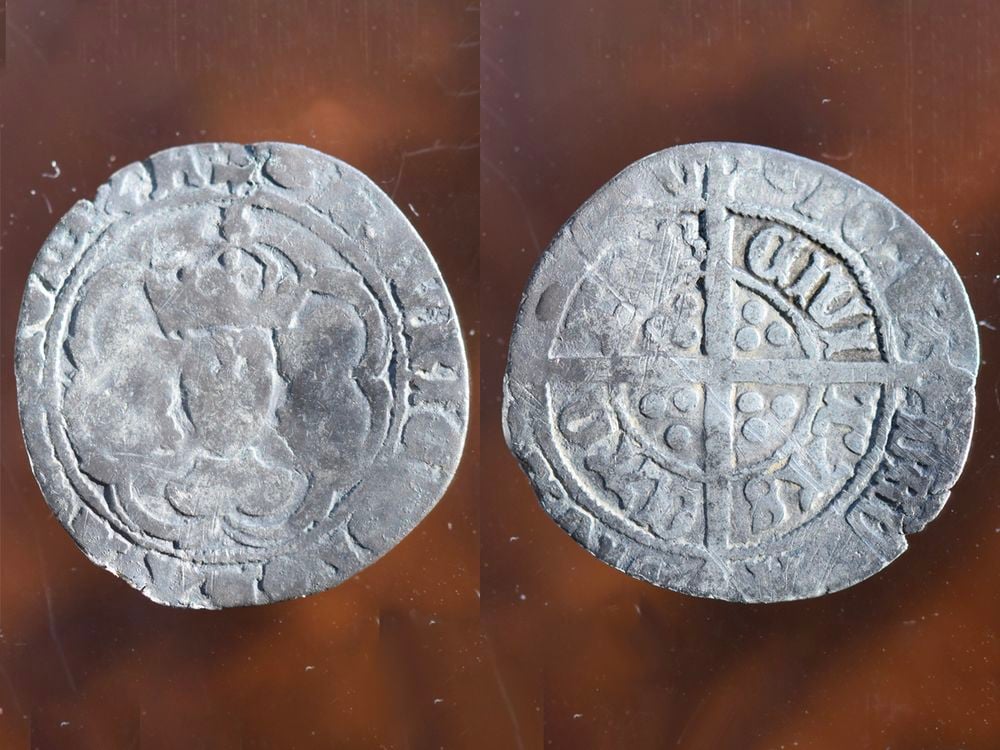 Obverse and reverse of the half groat
