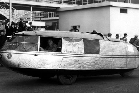 It looks a bit like a blimp–unsurprising, since Fuller meant it to fly.