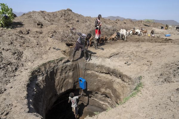 Hard work in Ethiopia thumbnail