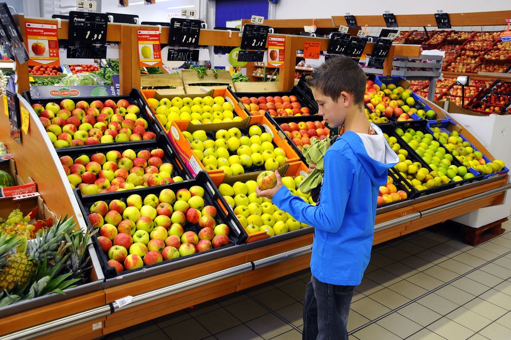 grocery store child