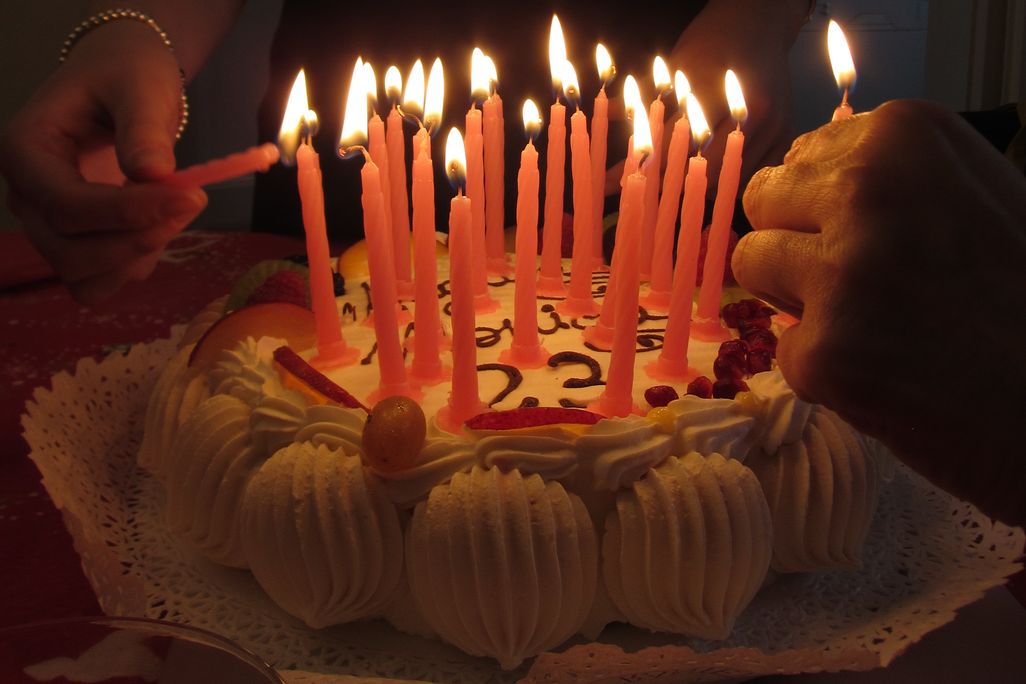 2013072412202712_-_ITALY_-_birthday_cake_with_candles_3.jpg