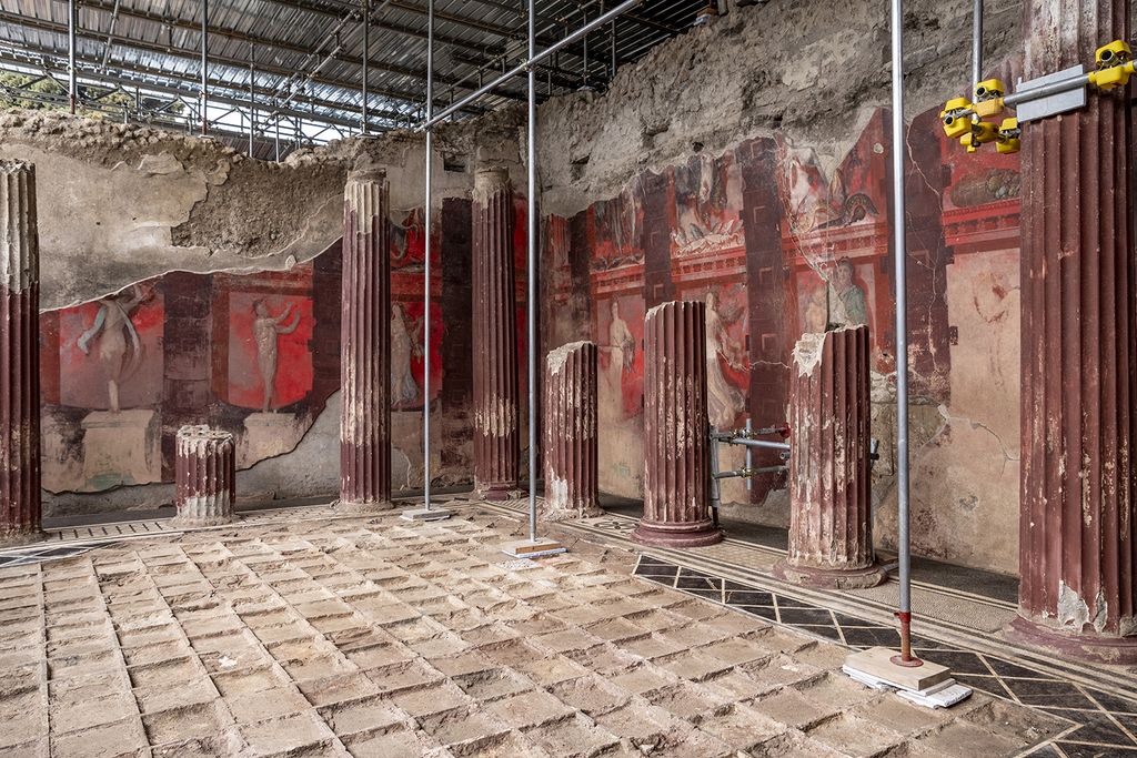 red wall paintings