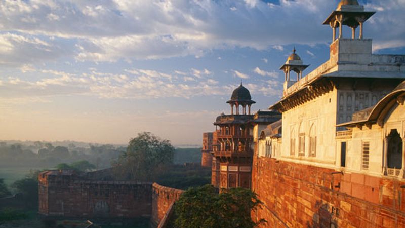 Taj mahal in august hi-res stock photography and images - Alamy