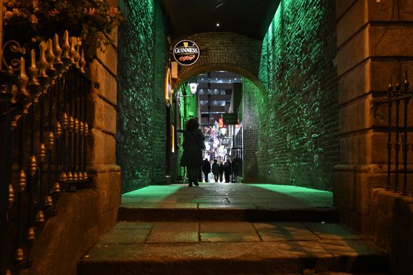 Alley at night in Dublin, Ireland thumbnail