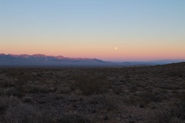 Beautiful sunset in the Death Valley thumbnail