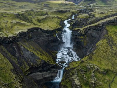 The Ofaerufoss waterfall is part of the Nyrdri-Ofaera River, meaning the &ldquo;impassable northern river.&rdquo; The river flows into Eldgja, or the &ldquo;Canyon of Fire.&rdquo;
&nbsp;