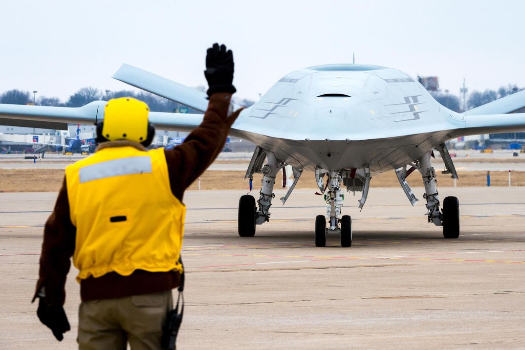 Boeing conducts an MQ-25 deck handling demonstration