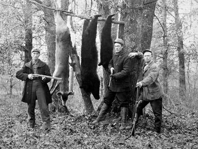 Hunters in 1910 pose with their new bear arms