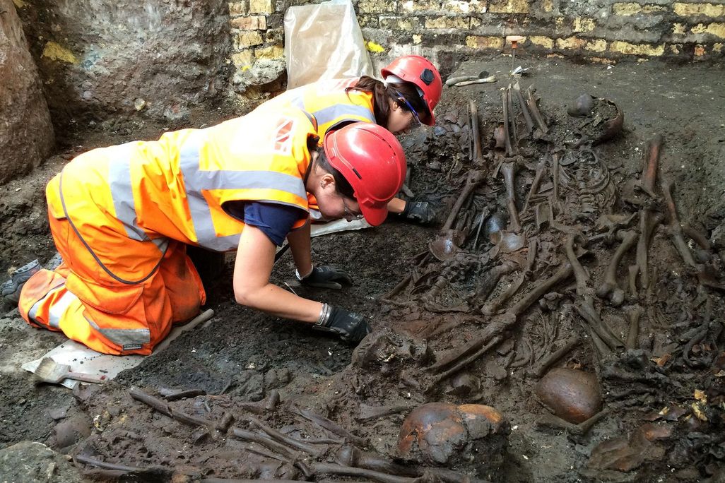 Suspected 1665 Great Plague pit unearthed at Crossrail Liverpool Street site