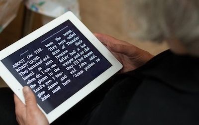 In a new study, the larger fonts and backlights available on iPads and other readers helped improve reading speeds.