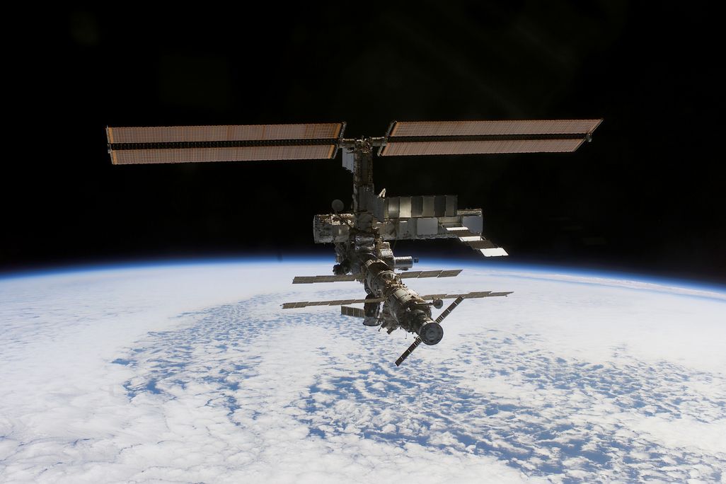 international space station with Earth in the background