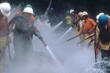 Cleanup crews pressure-wash crude oil off the shoreline after the&nbsp;Exxon Valdez&nbsp;spilled more than ten million gallons into Alaska&rsquo;s Prince William Sound in 1989. U.S. National Oceanic and Atmospheric Administration scientists began taking annual photos the following year to document the intertidal zone&rsquo;s recovery.