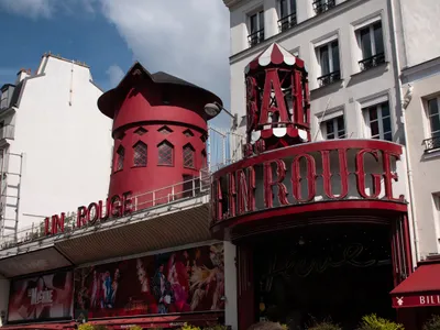 Moulin Rouge Windmill Blades Fall Off in the Middle of the Night image