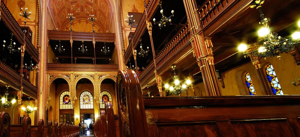  Interior of Dohany Street Synagogue, Budapest 