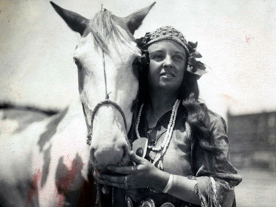 Lillian as Princess Wenona, with beloved horse “Rabbit.” This was probably taken around 1915, while she was contracted with the Miller Brothers 101 Ranch Wild West.