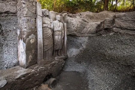 The figures adorn the wall of a tomb found in a necropolis near one of Pompeii&rsquo;s city gates.