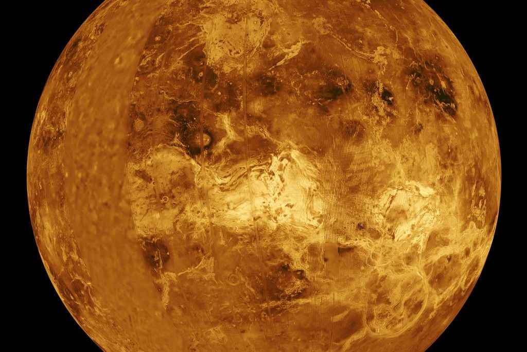 Venus, a great place to take a few laps in orbit