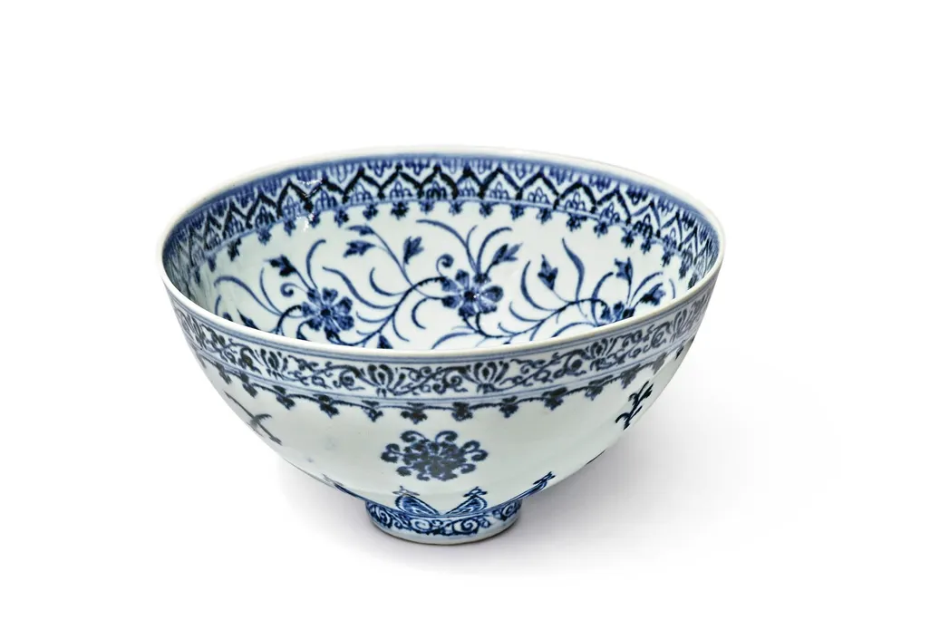 Ming dynasty–era porcelain bowl