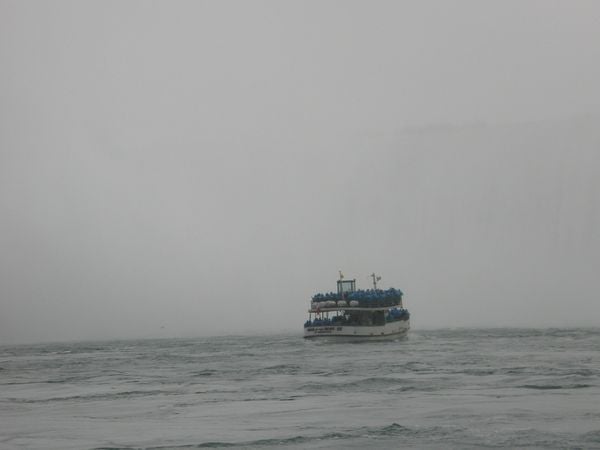 The boat "Maid of the Mist" going towards the falls. thumbnail