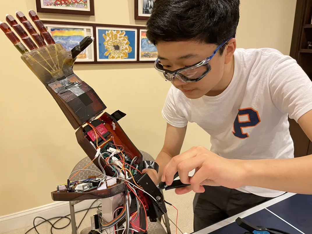 This High Schooler Invented a Low-Cost, Mind-Controlled Prosthetic Arm