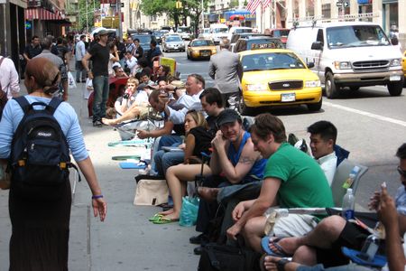 People lined up to buy the first iPhone in New York, June 29,2007