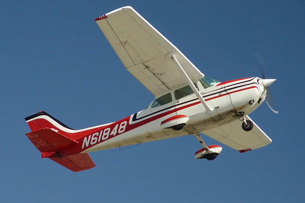 Cessna172-CatalinaTakeOff.jpg