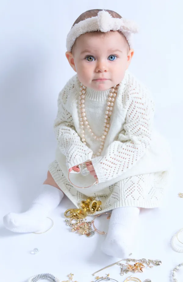 11-month-old girl with Heterochromia iridum thumbnail