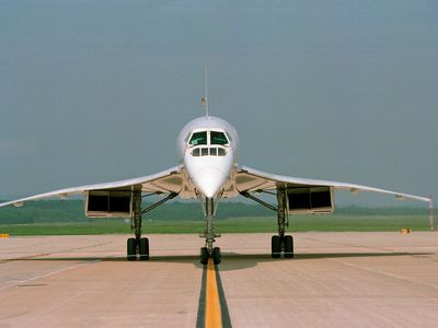After its June 2003 transatlantic trip, Concorde F-BVFA taxis to its final home, the National Air and Space Museum.