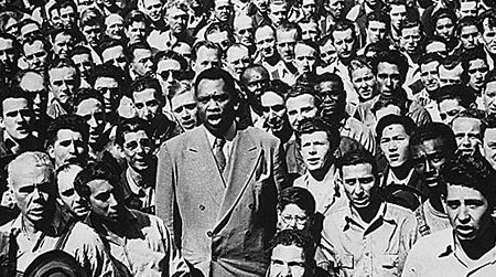 Paul Robeson, in 1942, leads Oakland shipyard workers in the singing of the National Anthem
