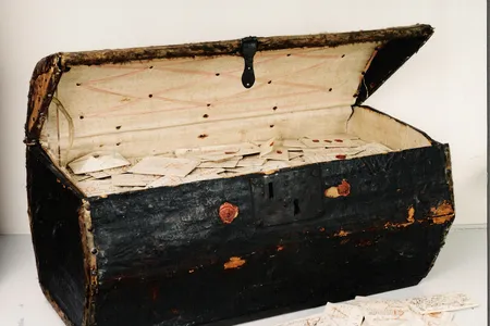 2,600 undelivered letters, 600 of them unopened, were found inside this postmaster's trunk. 