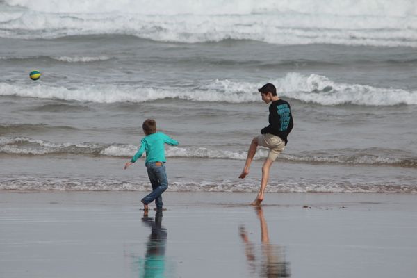 Foot on the beach thumbnail