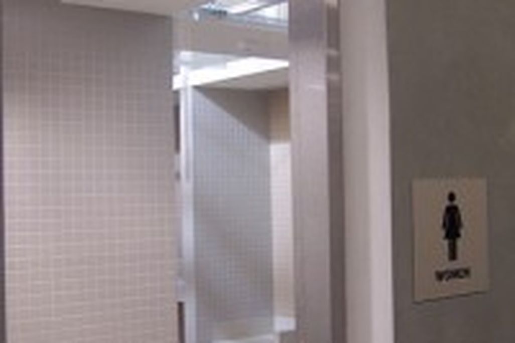 201105201107193029506059_498b673750-200x300.jpg
