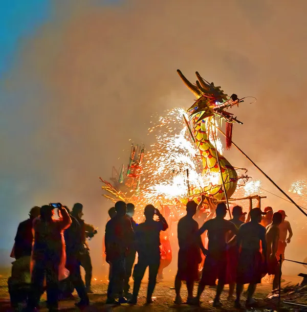 Soaring dragon thumbnail