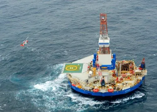 A U.S. Coast Guard helicopter pulls crew from the drifting Kulluk.