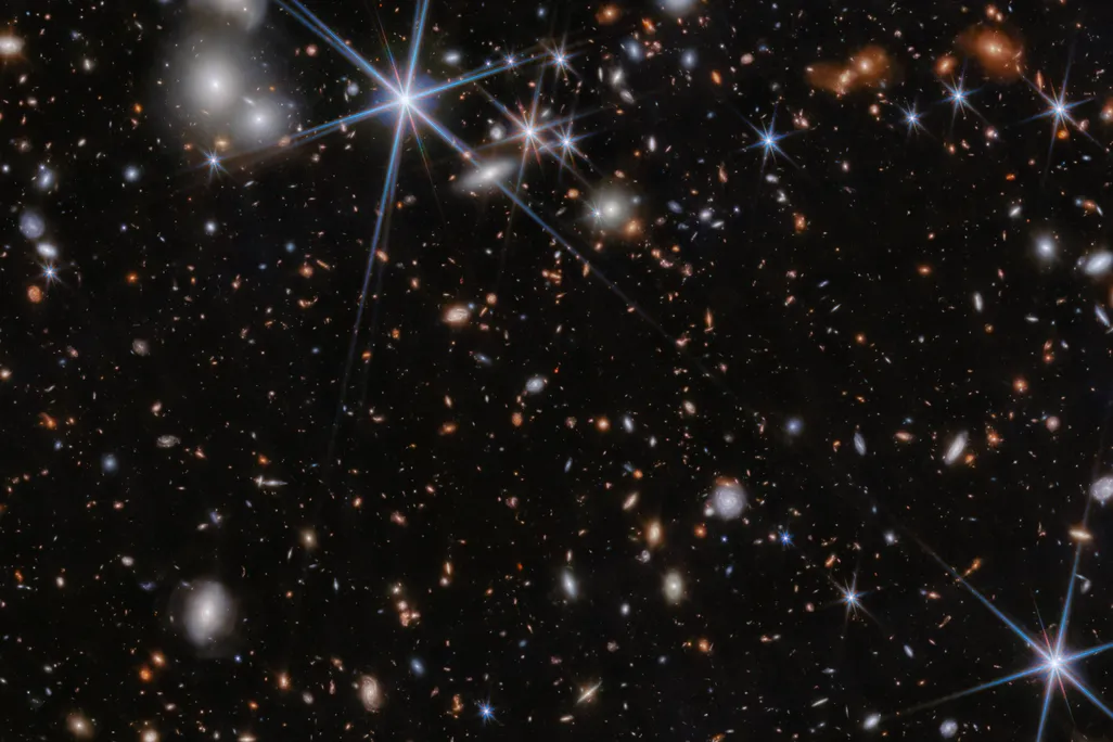 An image of galaxies and stars observed by the Webb Telescope