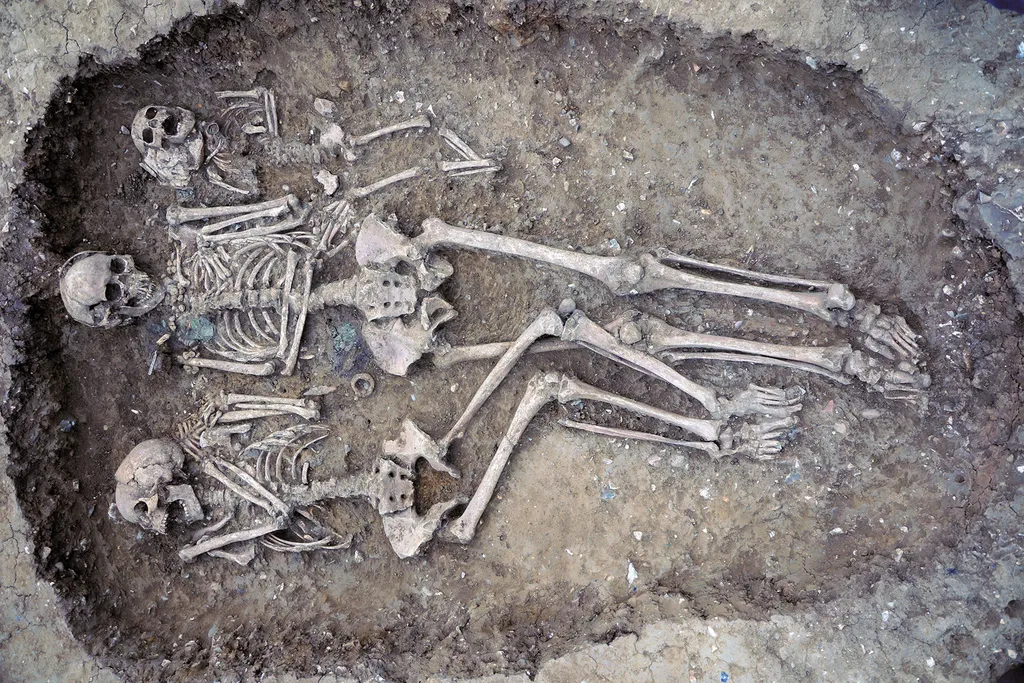 an ancient grave with two adult and one child skeleton