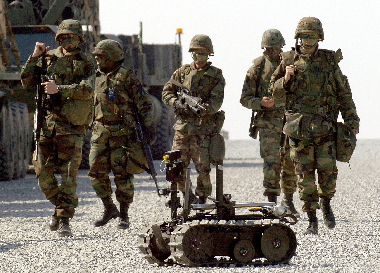 opdragelse fotoelektrisk Avl Human Interruption Slows Down Military Robots in Simulations | Smart News|  Smithsonian Magazine