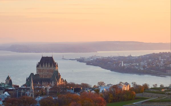 Sunrise of the Canadian Château thumbnail