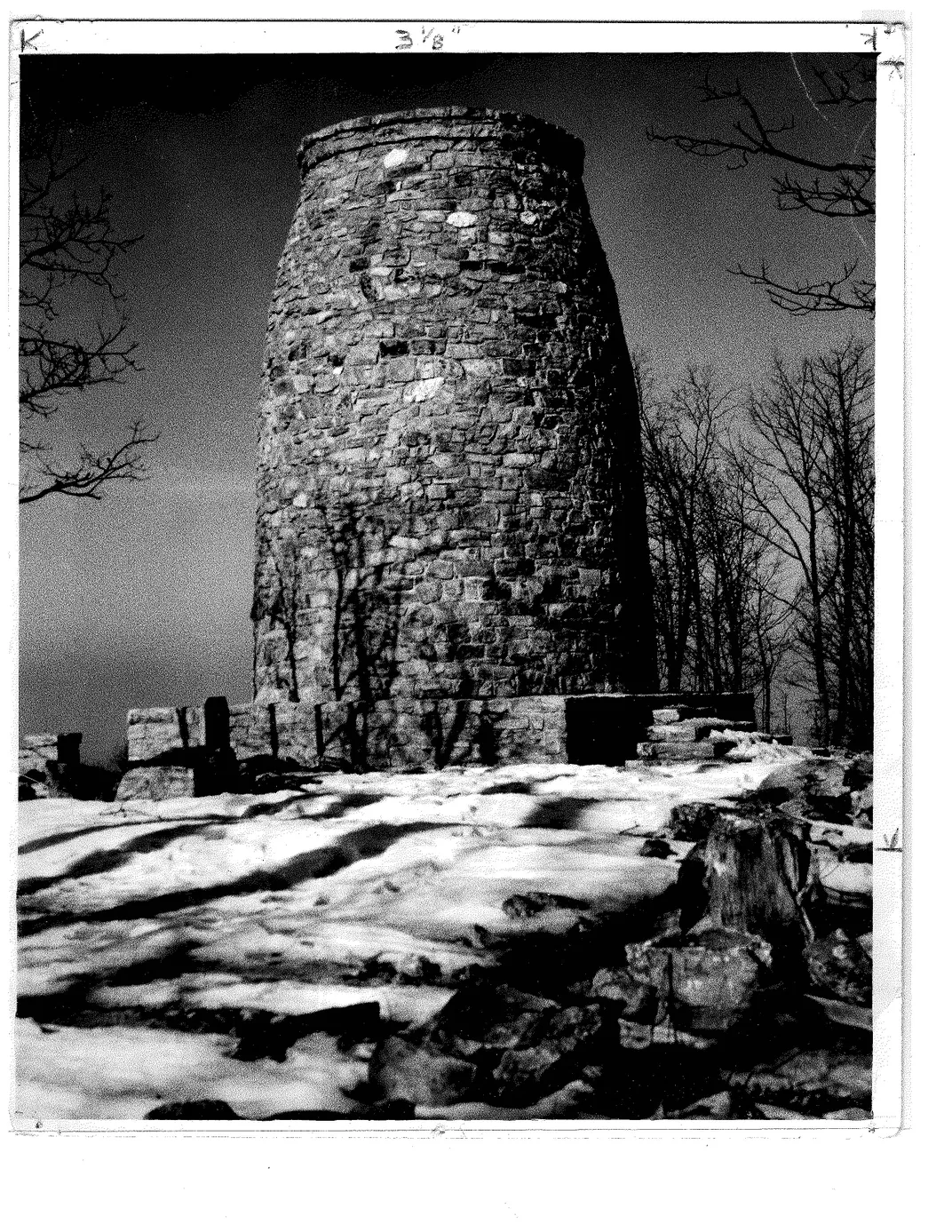 Black-and-white image of the Boonsboro Washington Monument