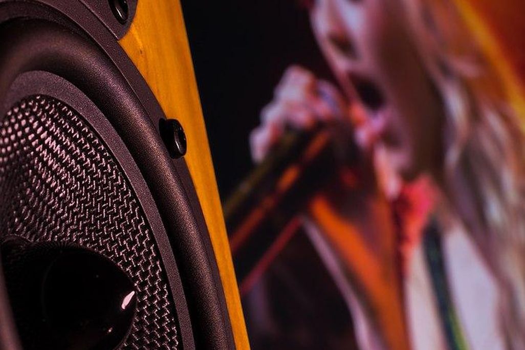 High quality audiovisual components reproduce the experience of a live concert