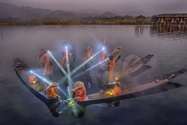 Fishing in Inle lake thumbnail