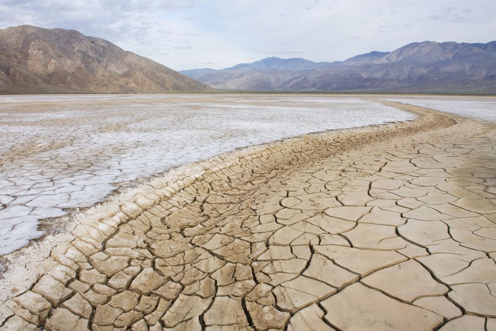 Image of a dry lake and mountains