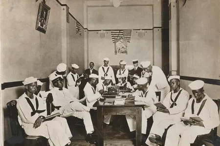Sailors reading, writing and relaxing at the Red Cross
Rest Room in New Orleans. Around 400,000 African Americans served in World War I. 