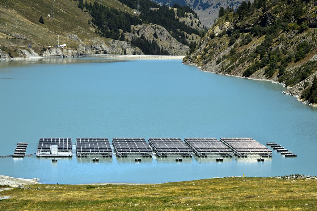 Floating solar panels on a lake